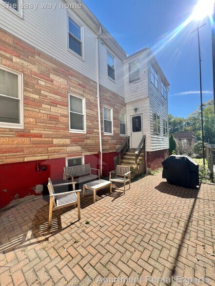 Building Photo - 114 Thorndike St