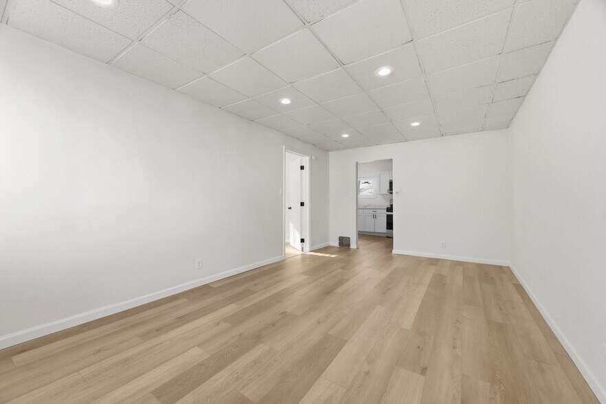 Building Photo - 423 2nd Ave