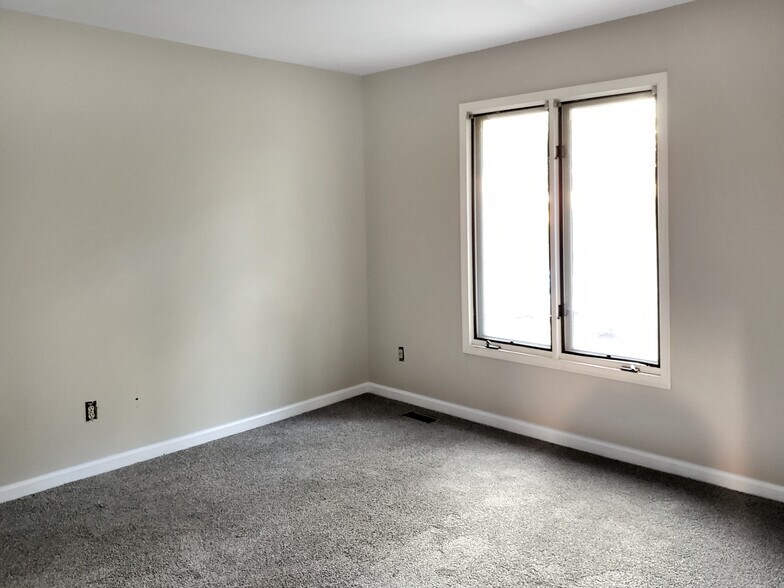 Building Photo - 103 Chevis Dr