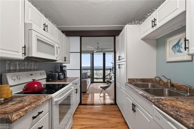 Building Photo - 3288 Page Ave