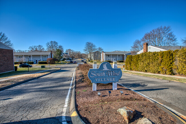 Building Photo - 151 Carriage Path S