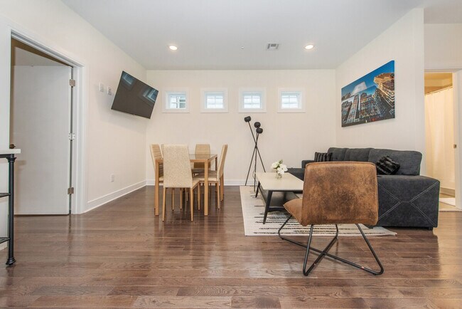 Building Photo - 1610 51st St