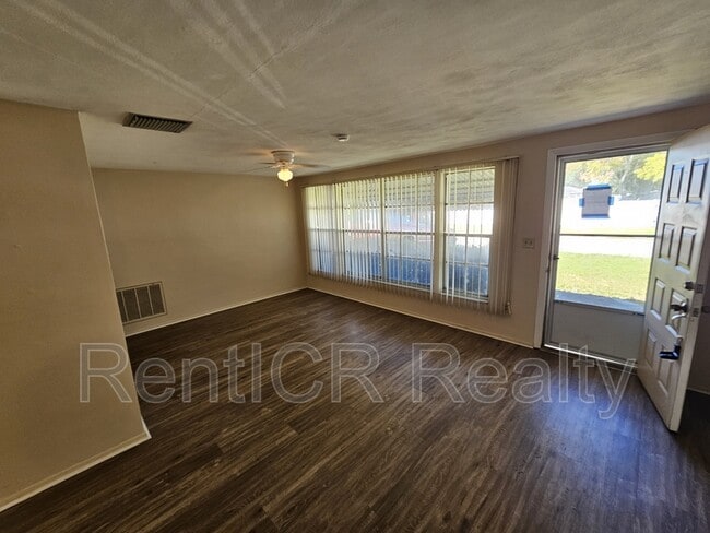 Building Photo - 4020 Pleasant Ridge Dr