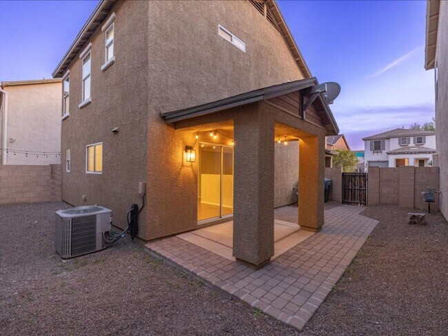 Building Photo - 2 Bedroom, 2.5 Bath
