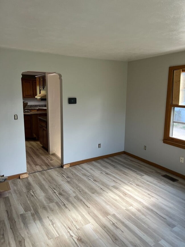 Building Photo - 2 bedroom, 1 bath house
