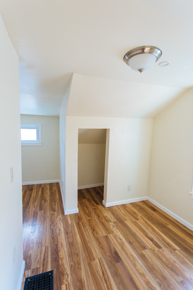 Bedroom 3 - 831 Comfort St