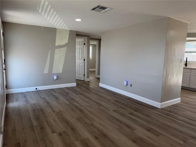 Building Photo - 7220 Fox Hollow Dr