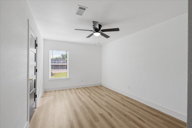 Building Photo - 5219 Cosby St