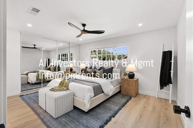 Building Photo - 4959 Park Dr