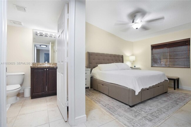 Building Photo - 6245 SW 47th Manor