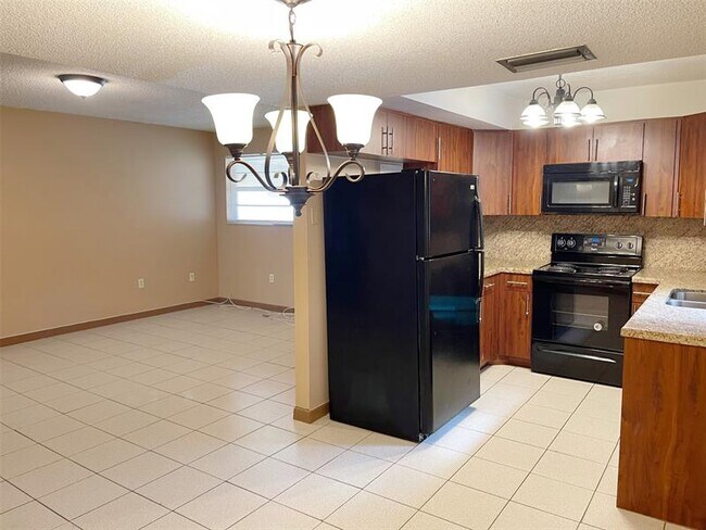 Building Photo - 11101 Royal Palm Blvd