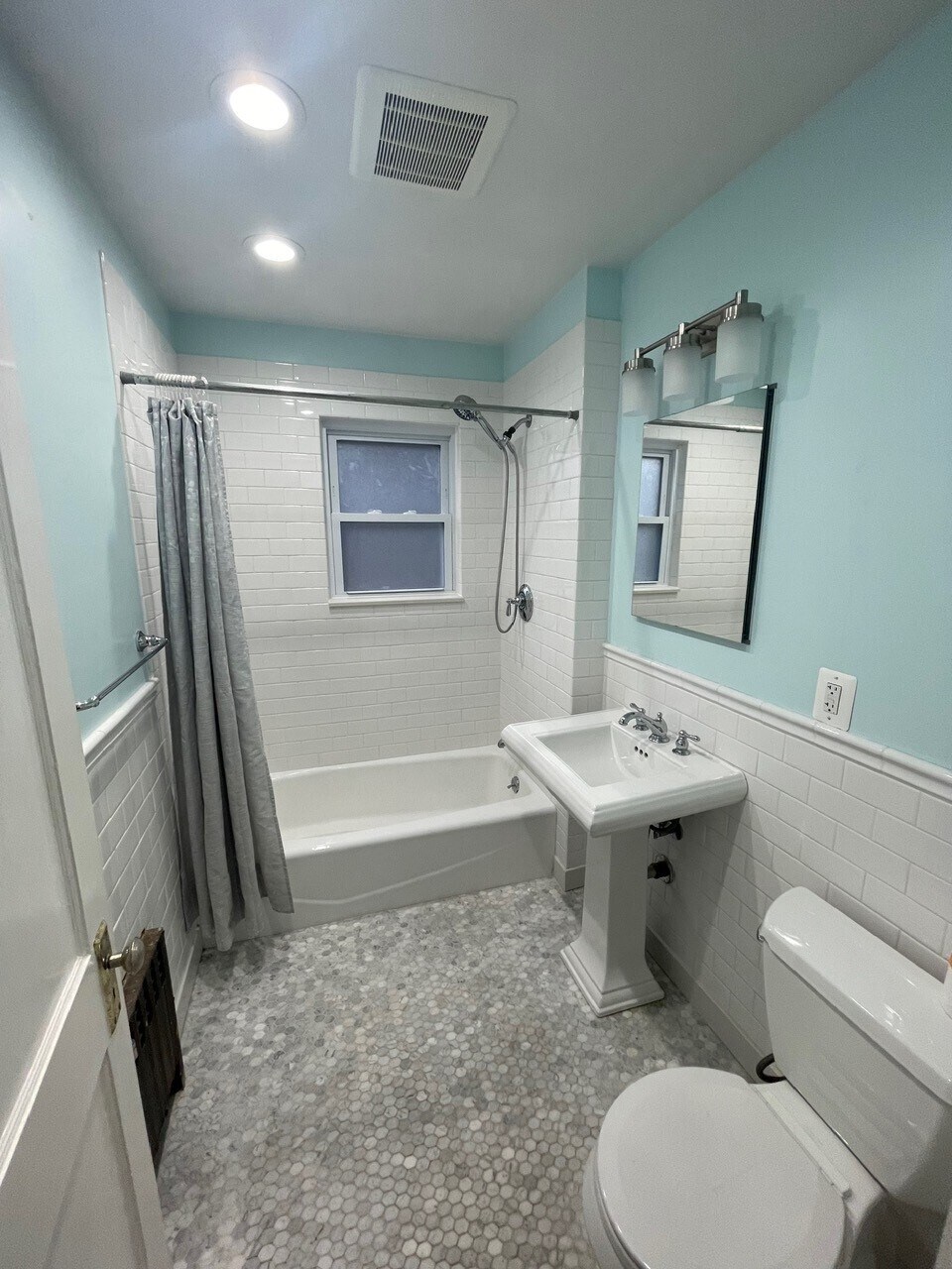 Building Photo - 44 Waverley Ave