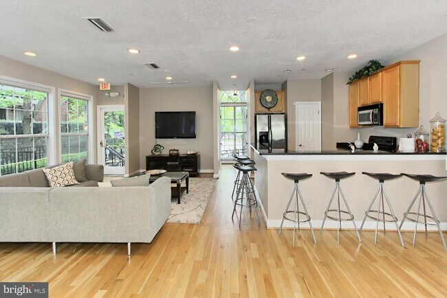 Building Photo - 1513 Lincoln Way