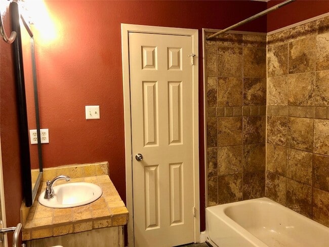 Building Photo - 718 Decker Prairie Dr