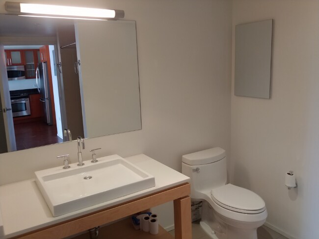 Building Photo - 255 N Sierra St