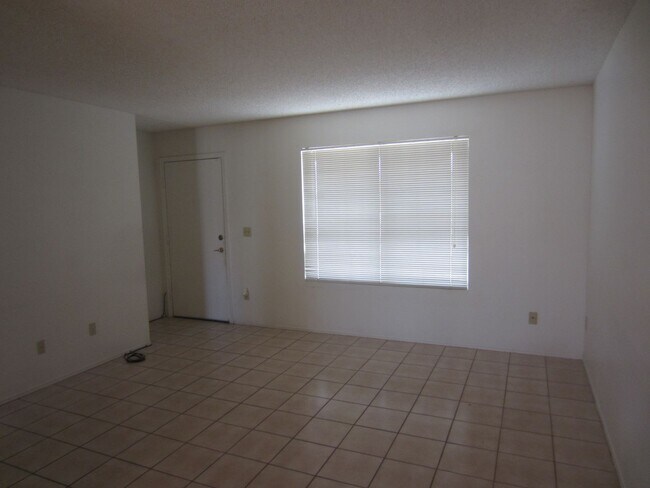 Building Photo - Clean & Cozy 3 Bed.  2 Bath Home With Big ...