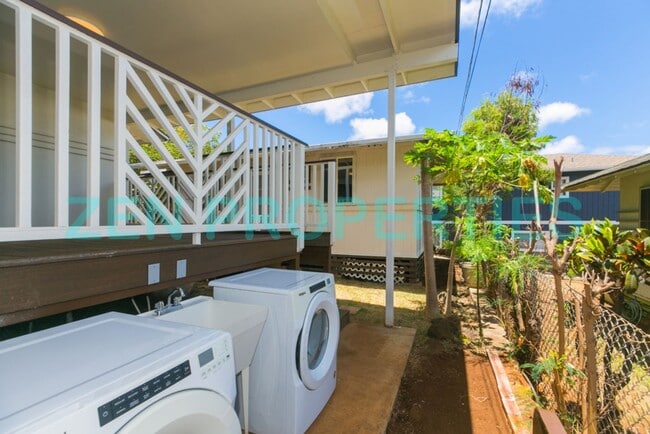 Building Photo - 3167 Charles St