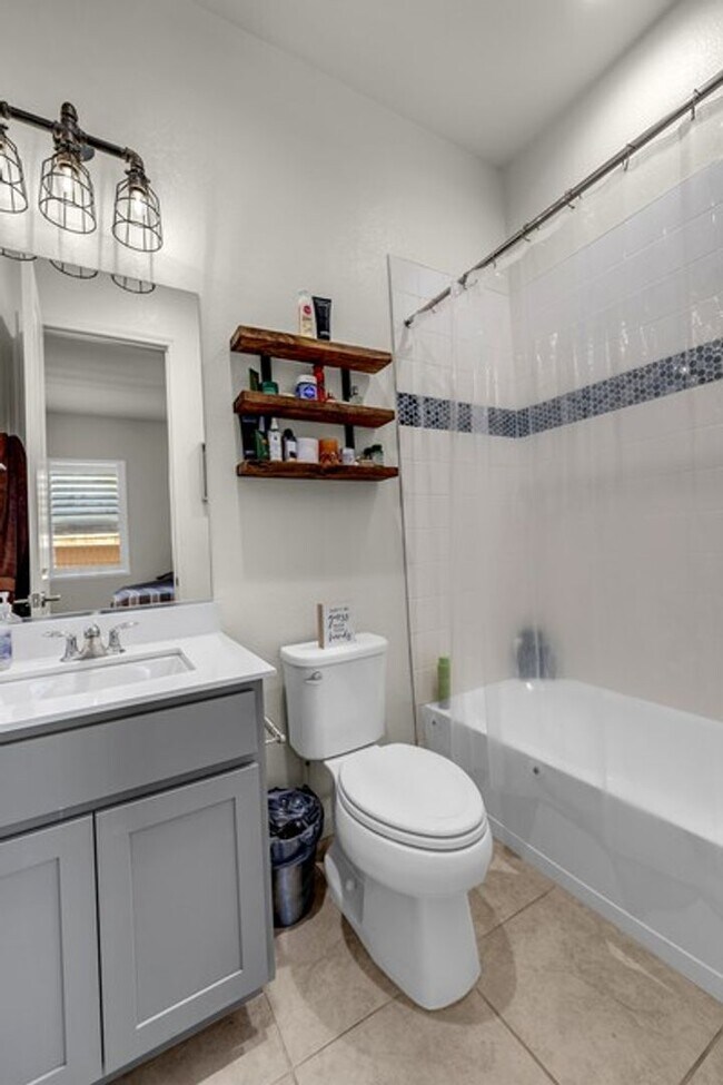 Building Photo - Beautiful Three Bedroom with Mountain V...