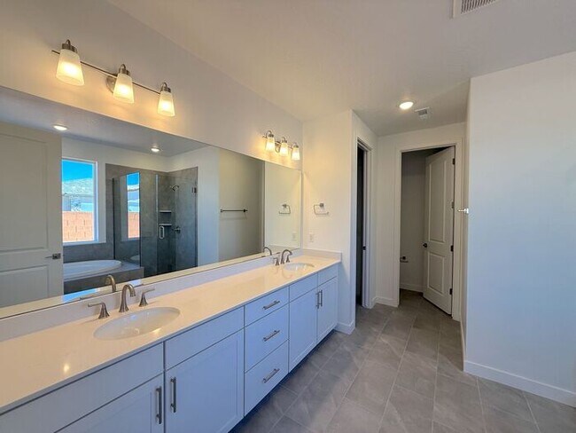 Building Photo - New 3 bed, 2.5 bath with 2 car garage home