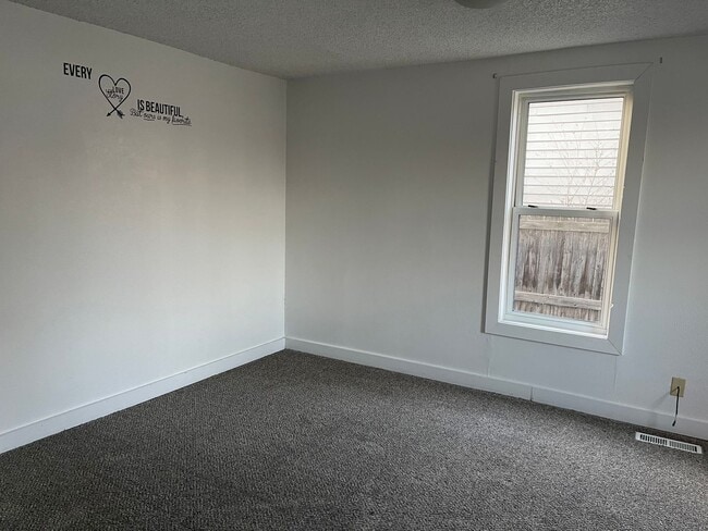 Building Photo - 4 bedroom, 1 bath. Dogs Ok, Remodeled in 2020, Laundry Hookups and Fenced Yard