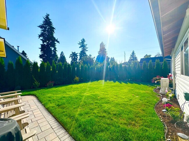 Building Photo - Modern Comfort Meets Convenience – Fully F...