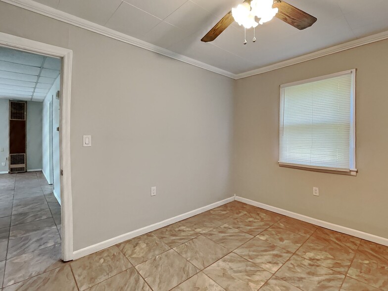 Building Photo - 1256 S Willow Ln Ave