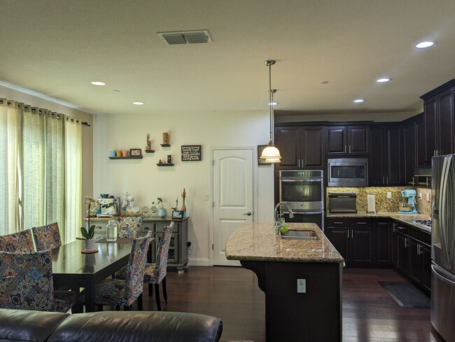 Building Photo - Lovely 4 Bedroom Blackstone Home