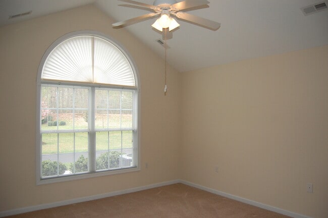 Building Photo - Main level living - 2 BR / 2 BA - Sunroom ...