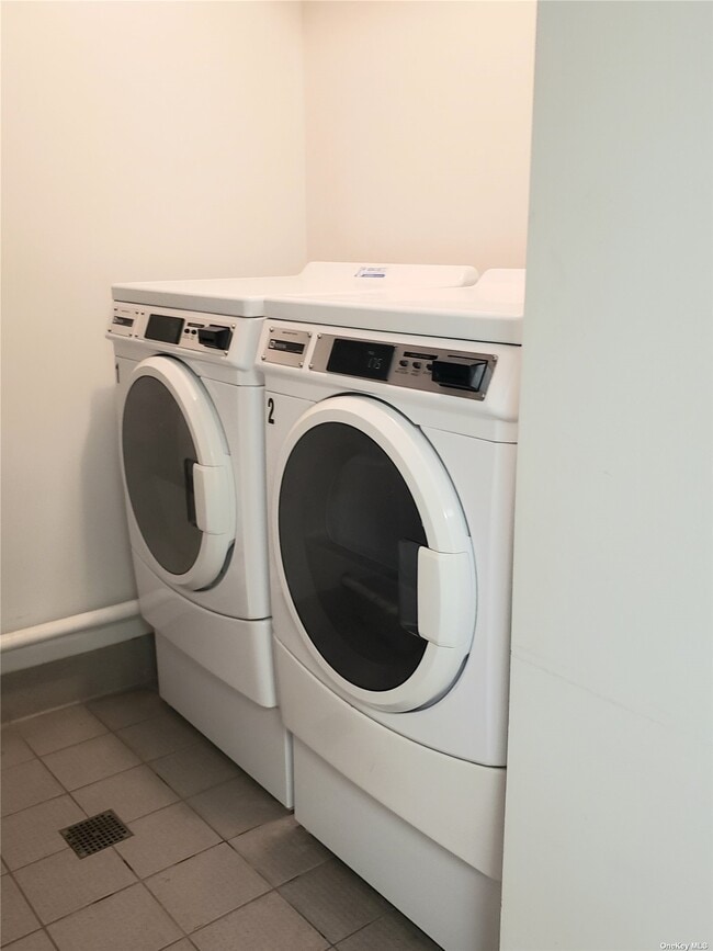 Building Photo - 1 Herbert Ave