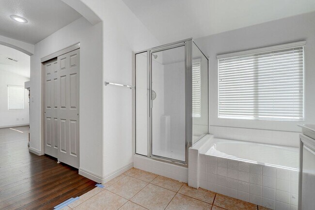 Building Photo - 9931 Rockside Ave