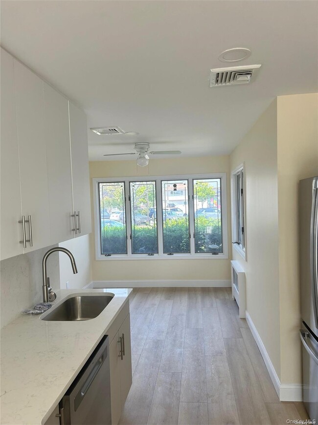 Building Photo - 630 E Park Ave