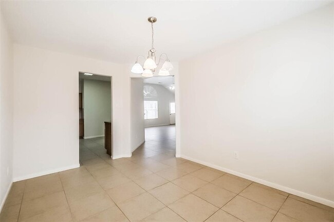 Building Photo - 15527 Fir Woods Ln