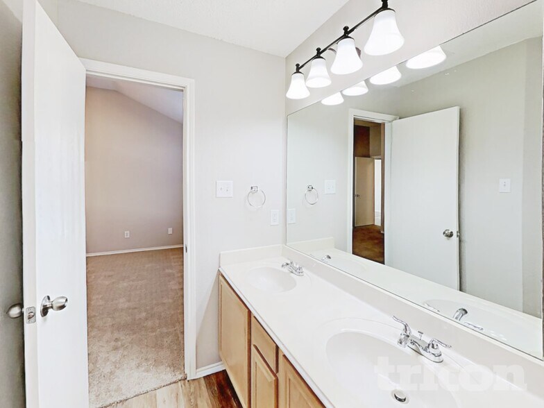 Building Photo - 2516 Concina Way