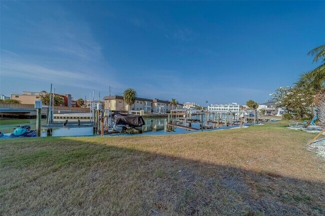 Building Photo - 11650 Capri Cir S