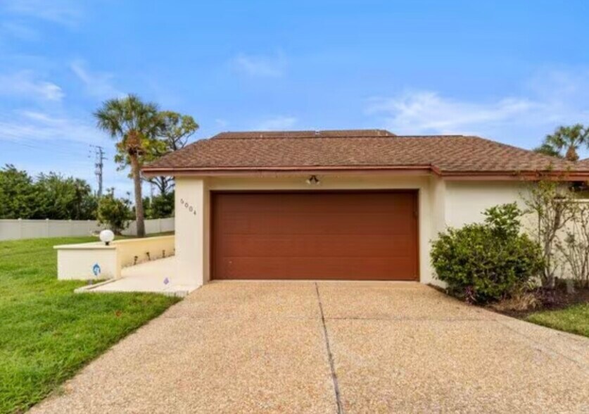 Primary Photo - 6004 Courtside Dr