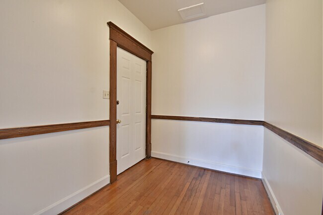 Building Photo - 209 W Fifth Ave