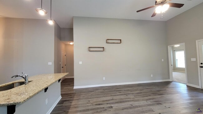 Building Photo - 106 Hay Bale Wy