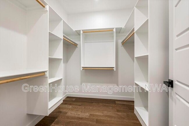 Building Photo - 2 Cawood Dr