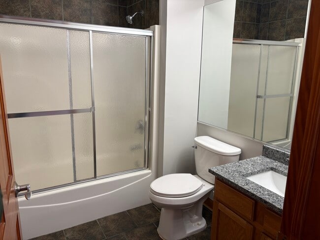 Building Photo - 16649 Oak Park Ave