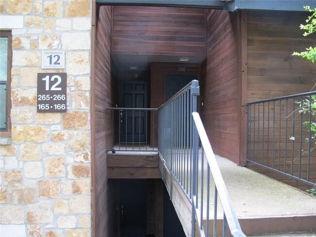 Building Photo - 4711 Spicewood Springs Rd