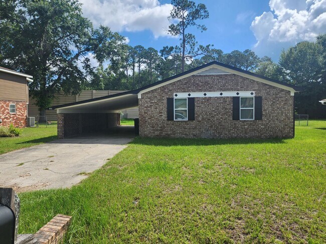 Building Photo - 728 Bacon Rd