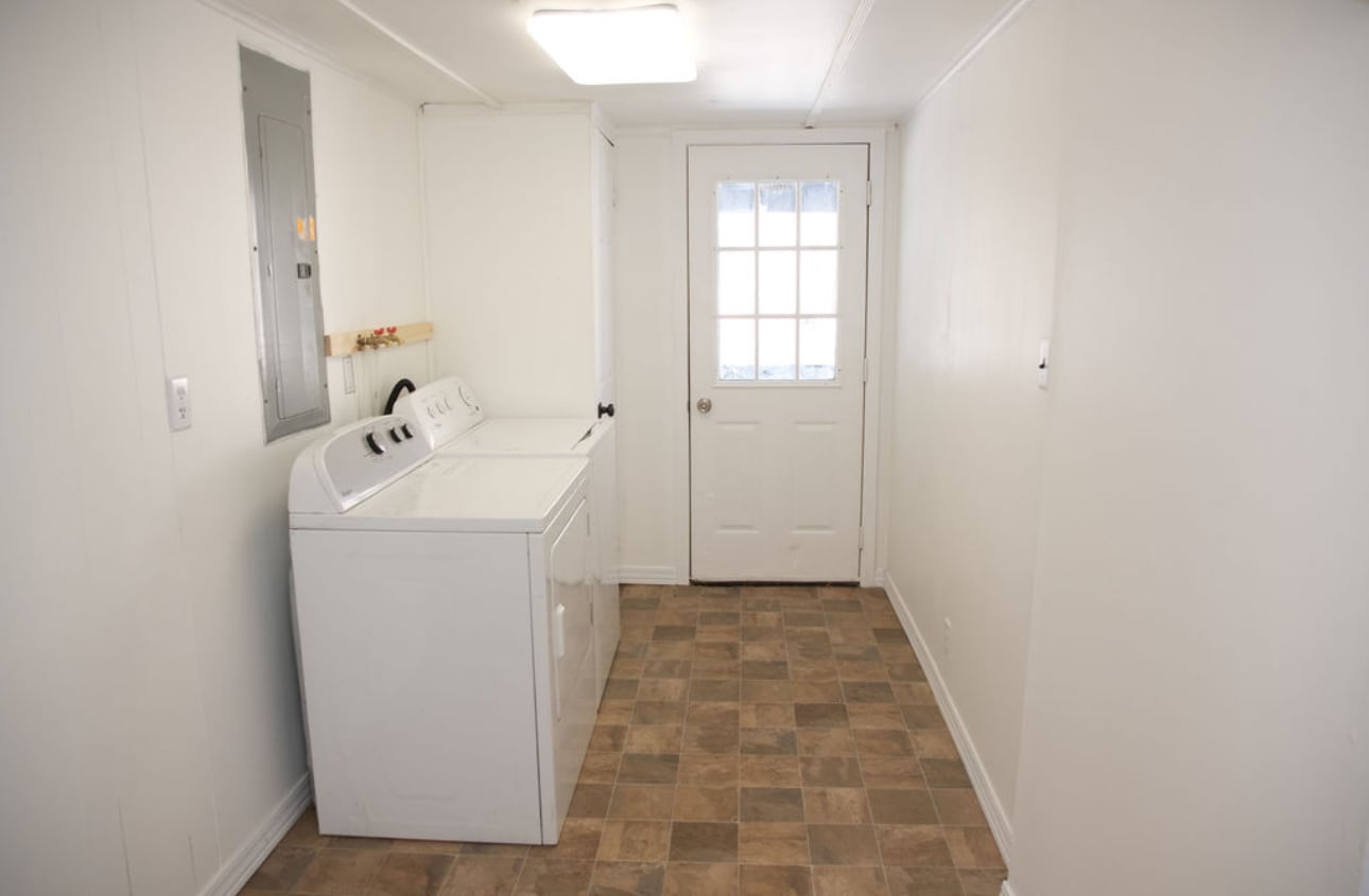 Building Photo - 44 Standish St