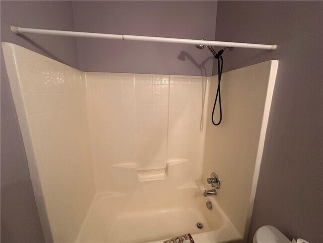 Building Photo - 61 Longwood Ct