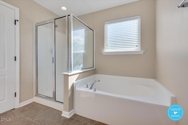 Building Photo - 831 Ember Dr