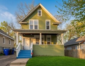 Building Photo - 1648 Bush Ave