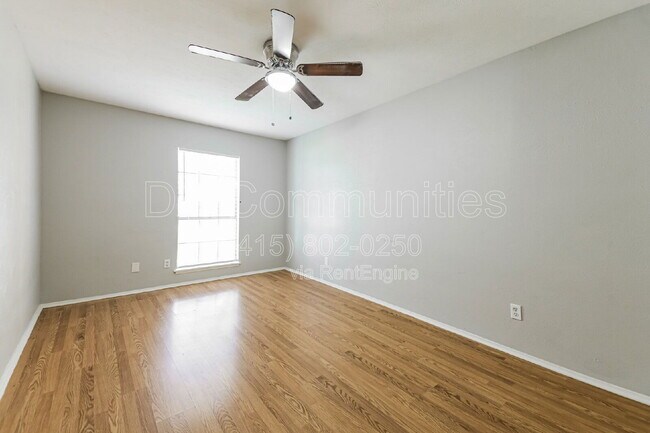 Building Photo - 409 Hardwood Trail