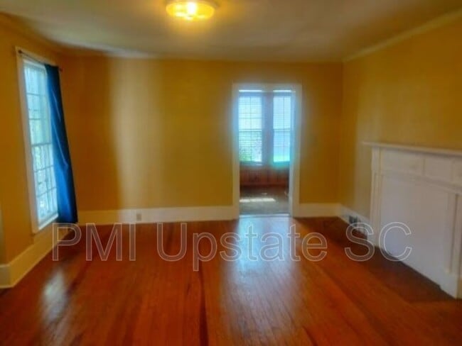 Building Photo - 129 Academy St