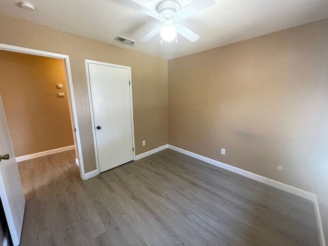 Building Photo - 3233 Nightingale Dr