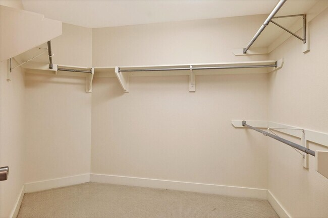 Building Photo - 5055 Addison Cir