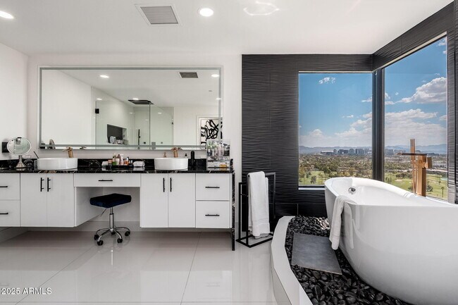 Building Photo - 1040 E Osborn Rd